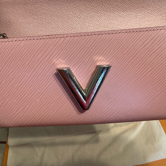 Authentic LV twist wallet - Picture 3 of 12